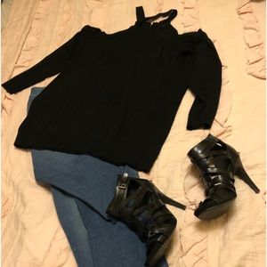 🔥🔥5/$50🔥🔥Torrid cold shoulder crisscross sweater